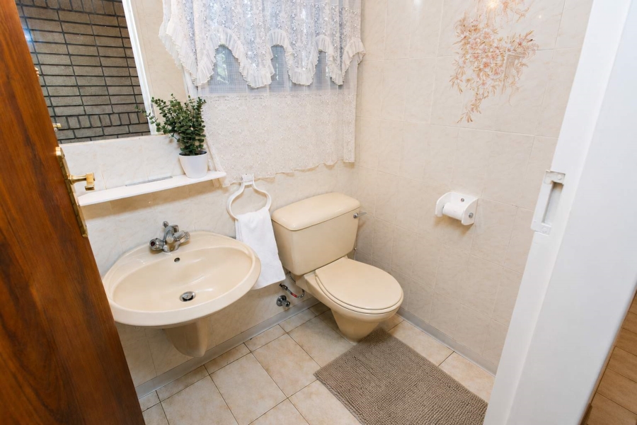 4 Bedroom Property for Sale in Heuwelsig Free State